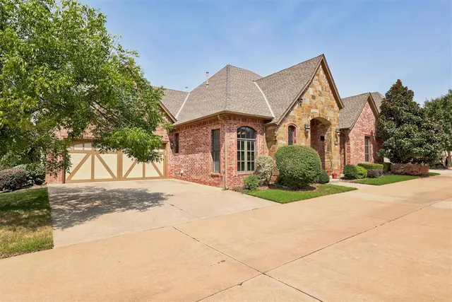 Photo 2 — 1034 Villas Creek Drive, Edmond, OK 73003