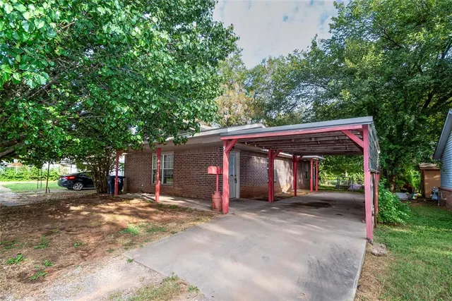 Photo 2 — 511 W 5th Street, Stroud, OK 74079