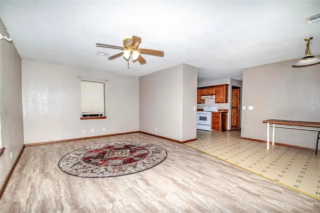 Photo 3 — 511 W 5th Street, Stroud, OK 74079