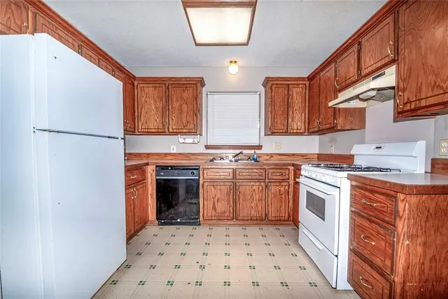 Photo 7 — 511 W 5th Street, Stroud, OK 74079