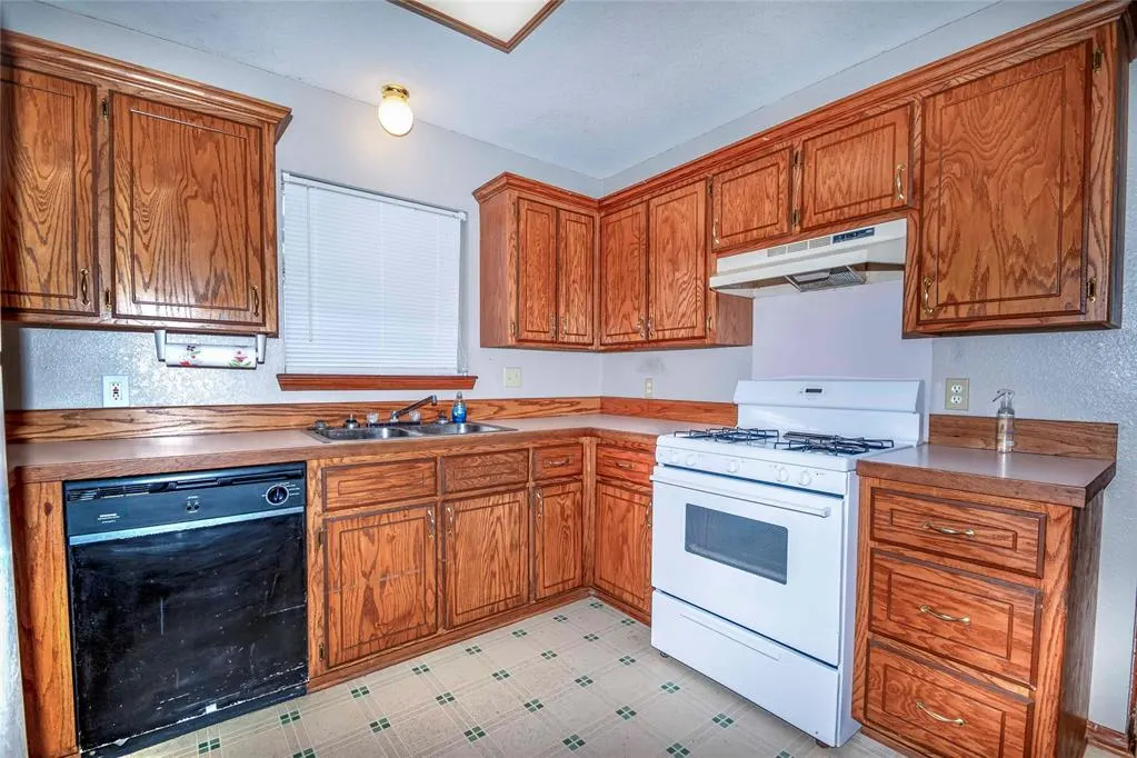 Photo 9 — 511 W 5th Street, Stroud, OK 74079