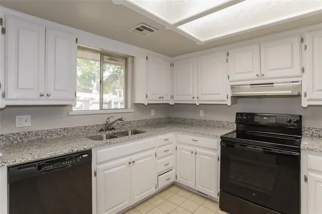 Photo 6 — 200 Three Oaks Drive, Midwest City, OK 73130