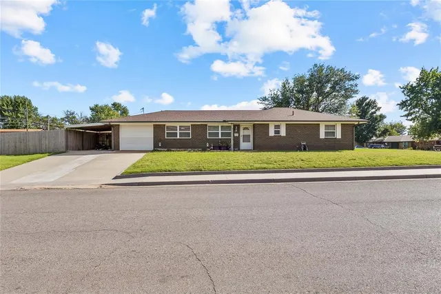 Front exterior — 718 W Huber Avenue, Weatherford, OK 73096