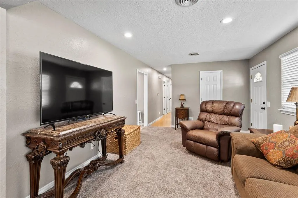 Photo 3 — 718 W Huber Avenue, Weatherford, OK 73096