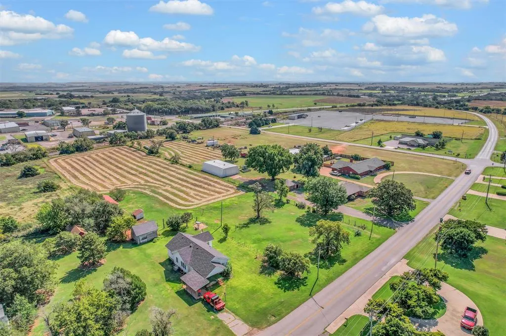 Photo 3 — 1741 Walton Road, Clinton, OK 73601