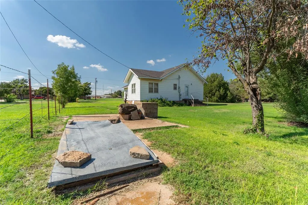Photo 16 — 1741 Walton Road, Clinton, OK 73601