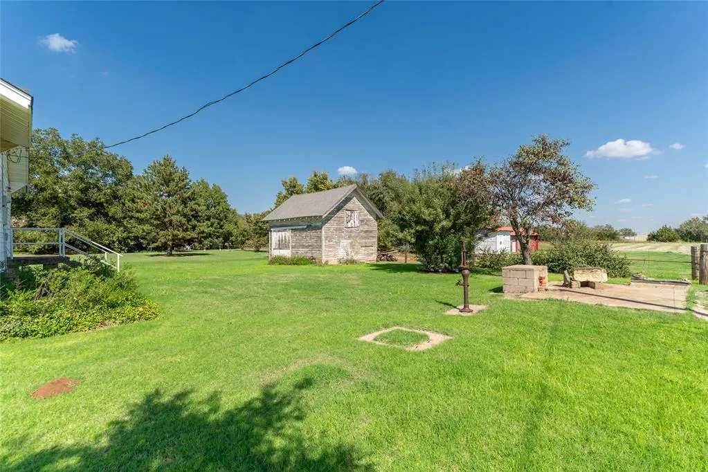 Photo 17 — 1741 Walton Road, Clinton, OK 73601