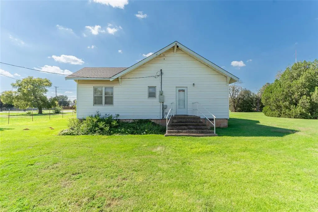 Photo 19 — 1741 Walton Road, Clinton, OK 73601