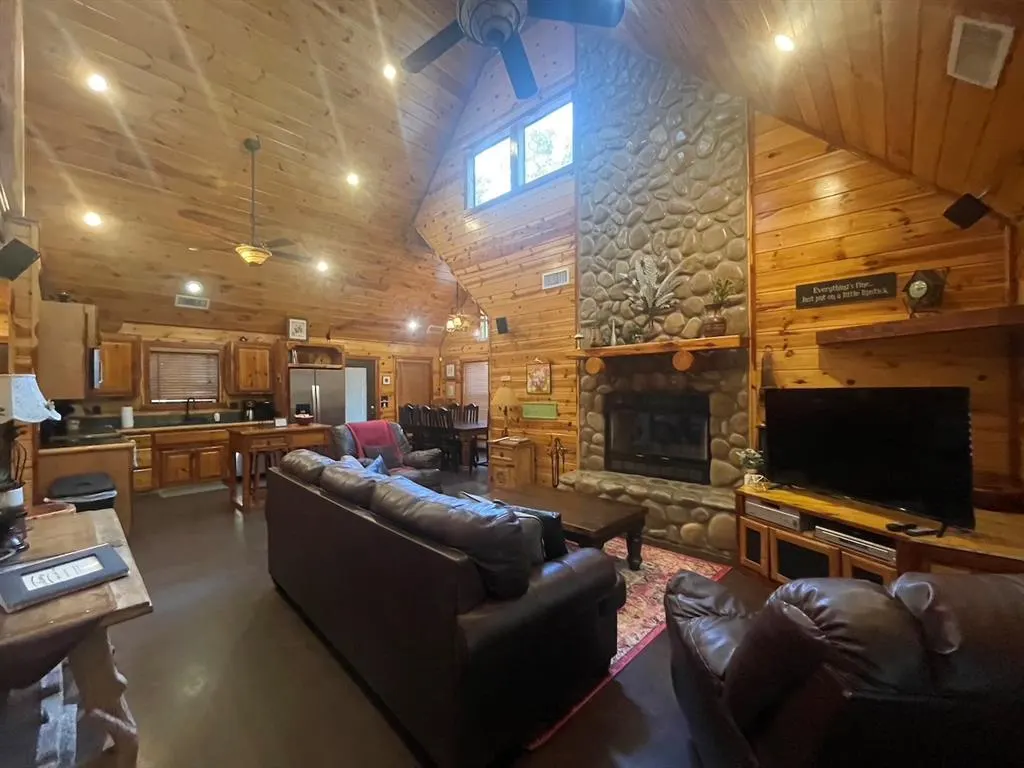 Photo 12 — 616 Southern Hills Road, Broken Bow, OK 74728