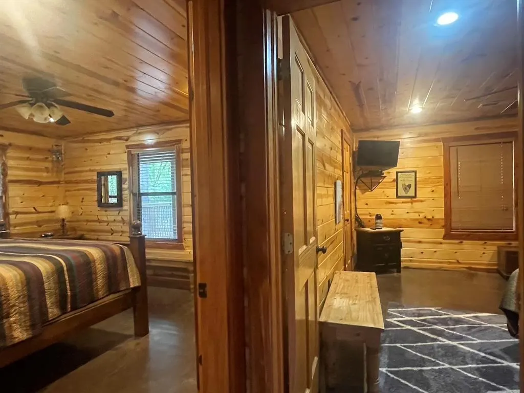 Photo 15 — 616 Southern Hills Road, Broken Bow, OK 74728