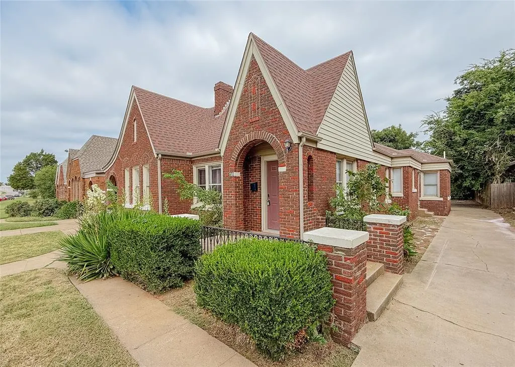 Photo 2 — 911 East Drive, Oklahoma City, OK 73105