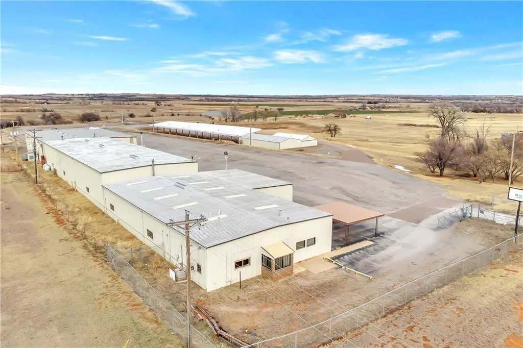 Front exterior — 6 Highway Highway, Elk City, OK 73644
