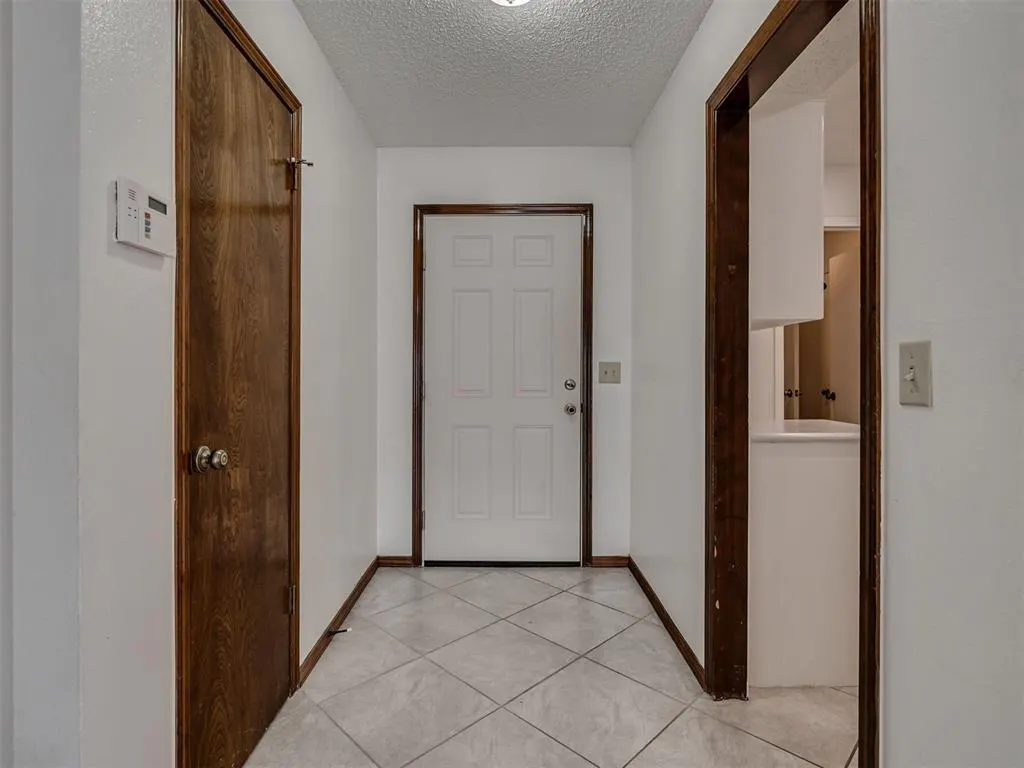 Photo 3 — 1306 Sean Court, Midwest City, OK 73110
