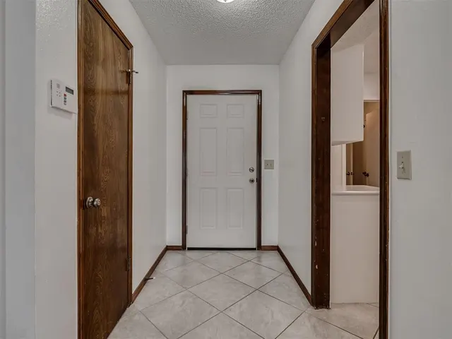 Photo 3 — 1306 Sean Court, Midwest City, OK 73110