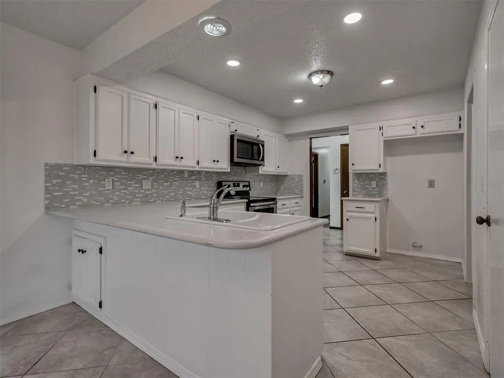 Photo 8 — 1306 Sean Court, Midwest City, OK 73110