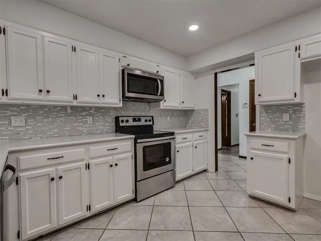 Photo 9 — 1306 Sean Court, Midwest City, OK 73110