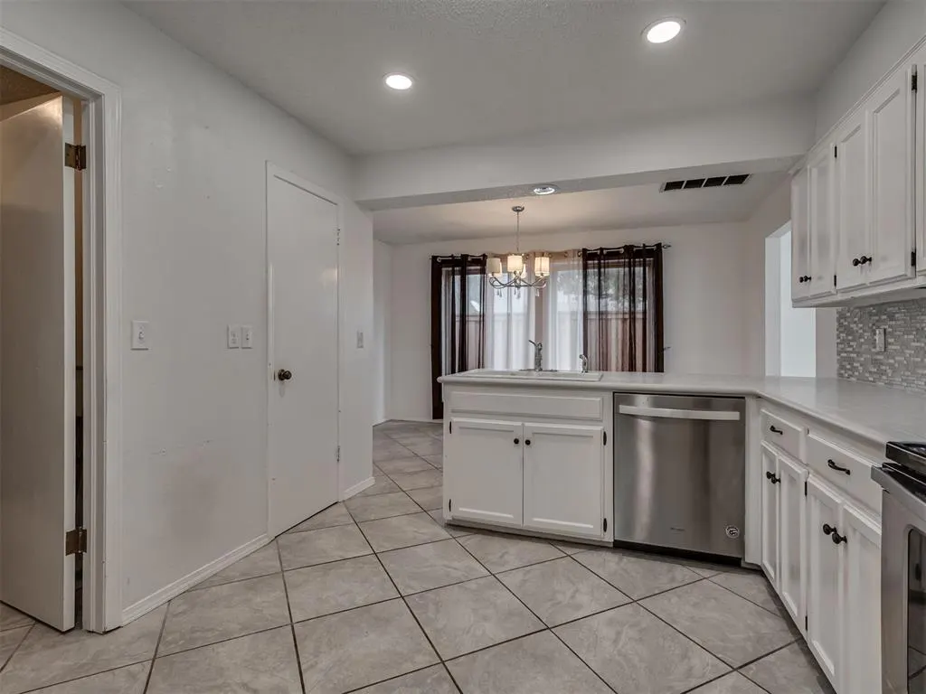 Photo 11 — 1306 Sean Court, Midwest City, OK 73110