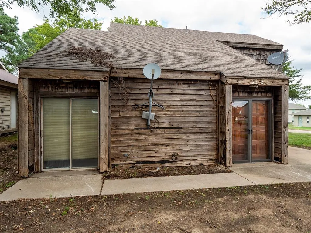 Photo 2 — 2222 7th Street, Prague, OK 74864
