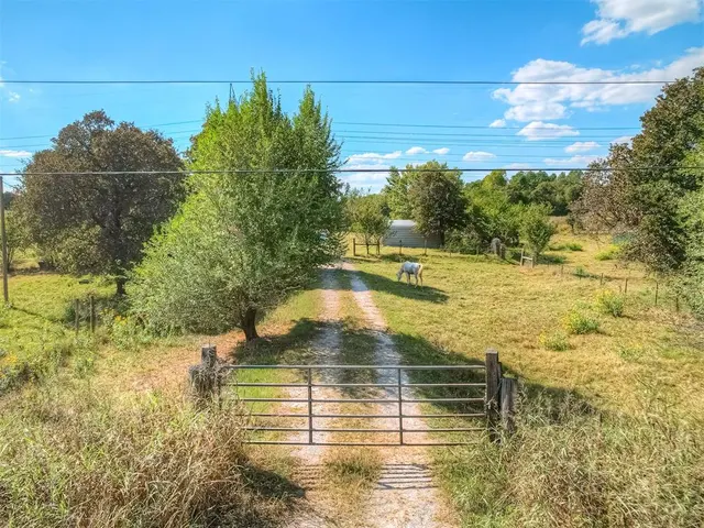 Photo 2 — 10201 Rooster Road, Oklahoma City, OK 73165