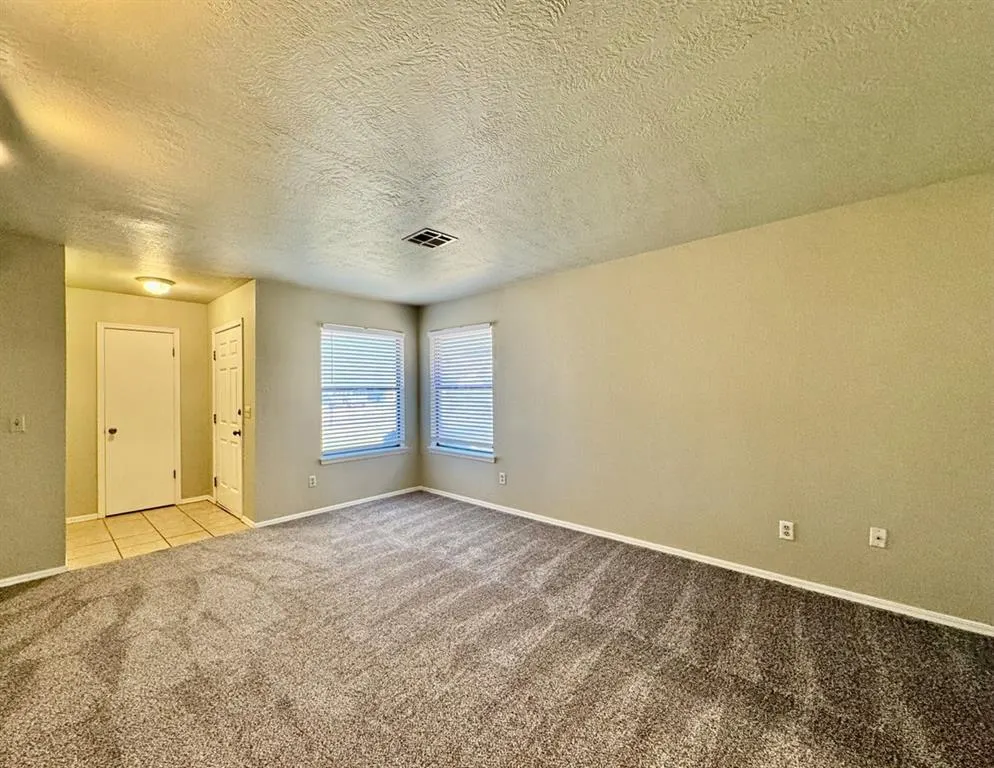 Photo 3 — 240 Barrett Place, Edmond, OK 73003
