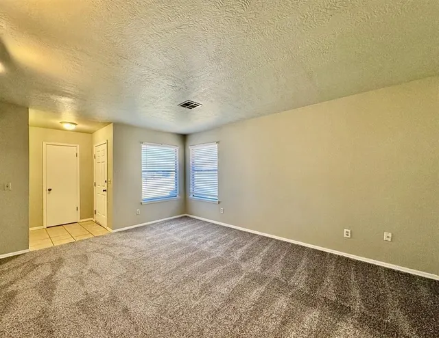 Photo 3 — 240 Barrett Place, Edmond, OK 73003