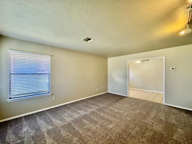 Photo 4 — 240 Barrett Place, Edmond, OK 73003