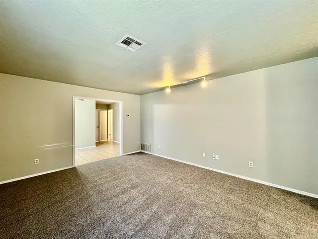 Photo 5 — 240 Barrett Place, Edmond, OK 73003
