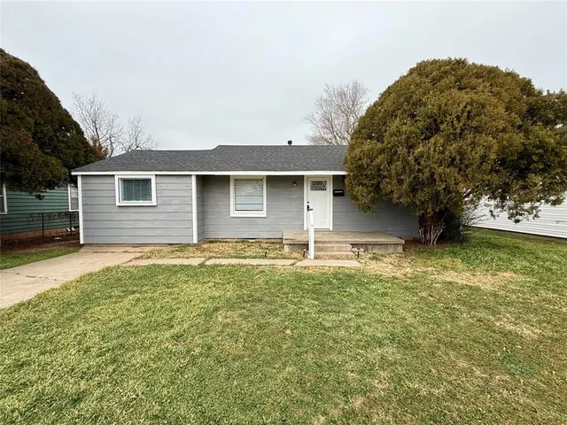 Front exterior — 915 E HICKORY Street, Altus, OK 73521