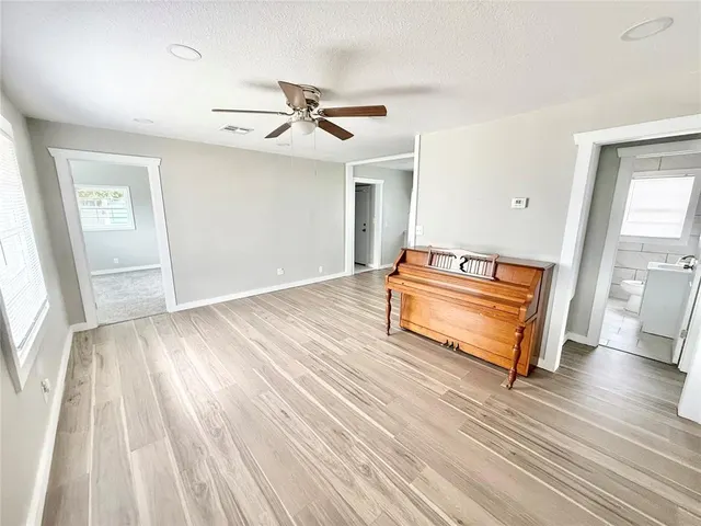 Photo 3 — 915 E HICKORY Street, Altus, OK 73521