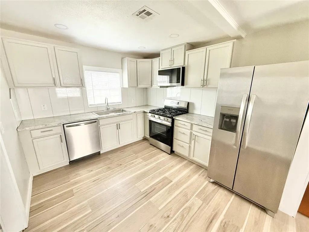 Photo 5 — 915 E HICKORY Street, Altus, OK 73521