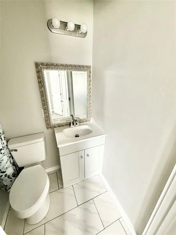 Photo 11 — 915 E HICKORY Street, Altus, OK 73521
