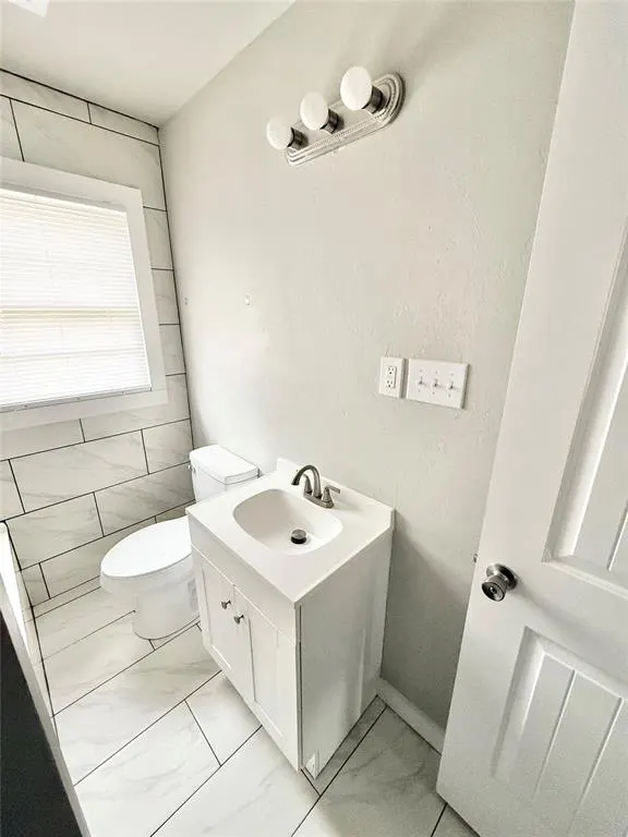 Photo 13 — 915 E HICKORY Street, Altus, OK 73521