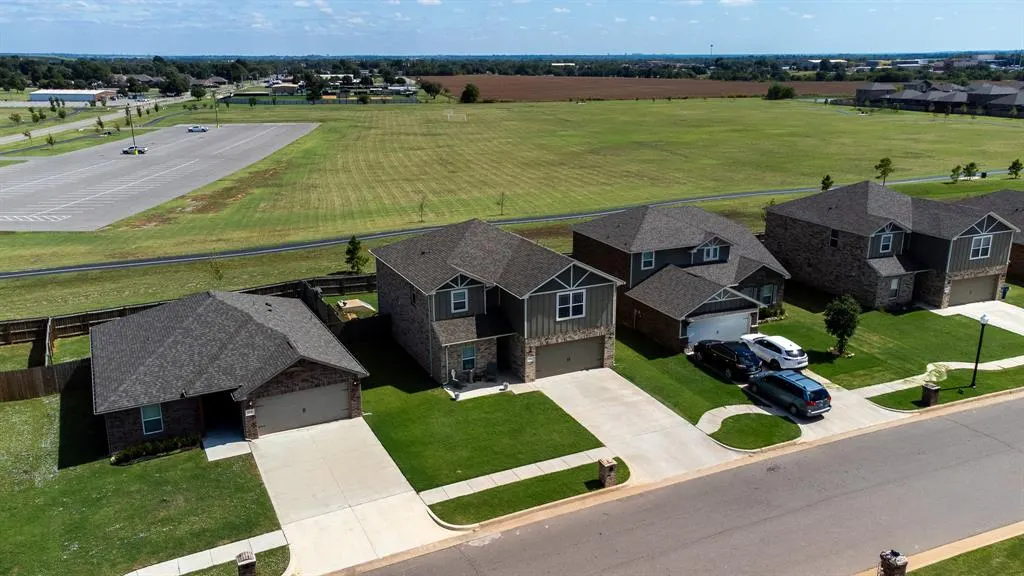 Photo 3 — 808 St James Place, Newcastle, OK 73065