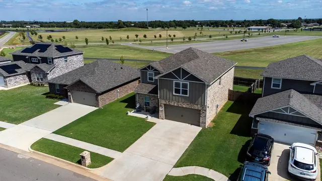 Photo 4 — 808 St James Place, Newcastle, OK 73065