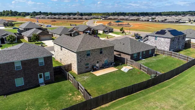 Photo 5 — 808 St James Place, Newcastle, OK 73065