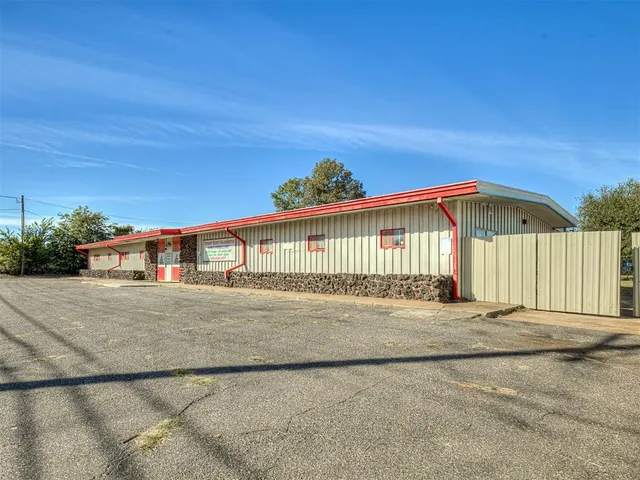 Photo 4 — 3901 S Bryant Avenue, Del City, OK 73115