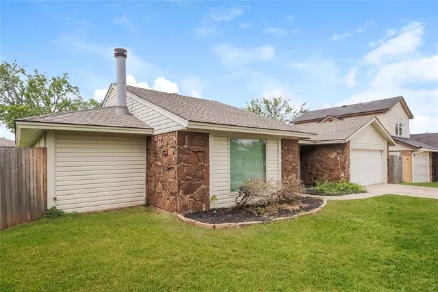Photo 3 — 11235 Davis Court, Oklahoma City, OK 73162