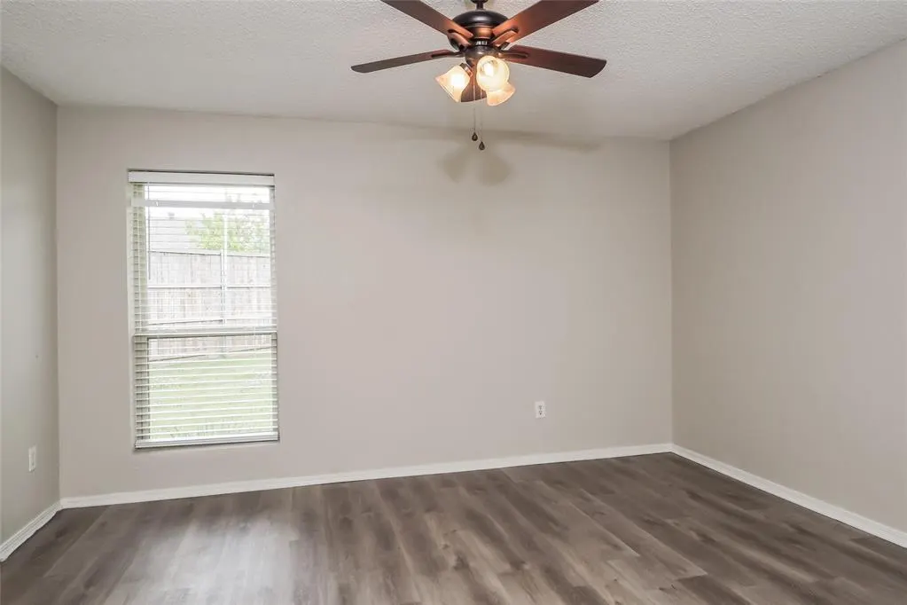 Photo 9 — 11235 Davis Court, Oklahoma City, OK 73162