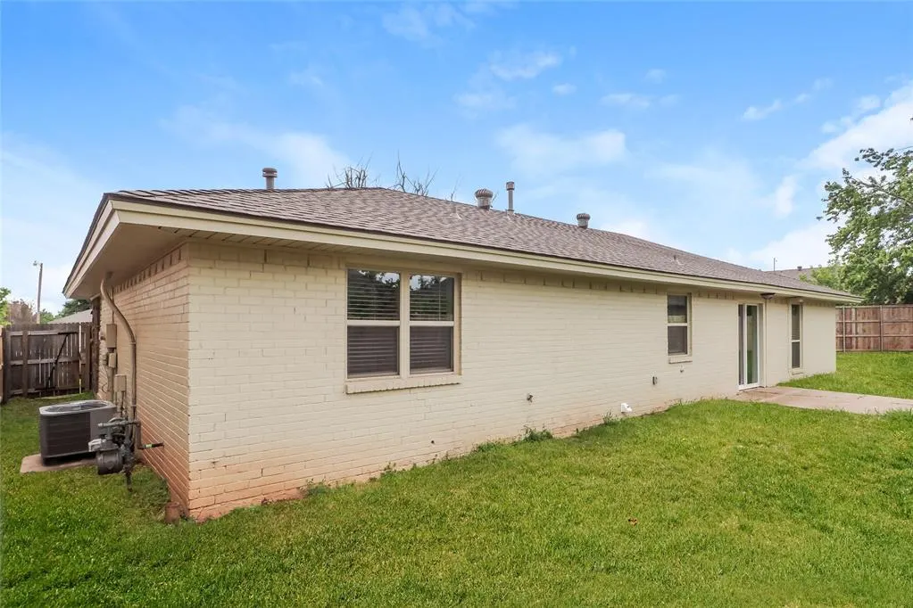 Photo 15 — 11235 Davis Court, Oklahoma City, OK 73162