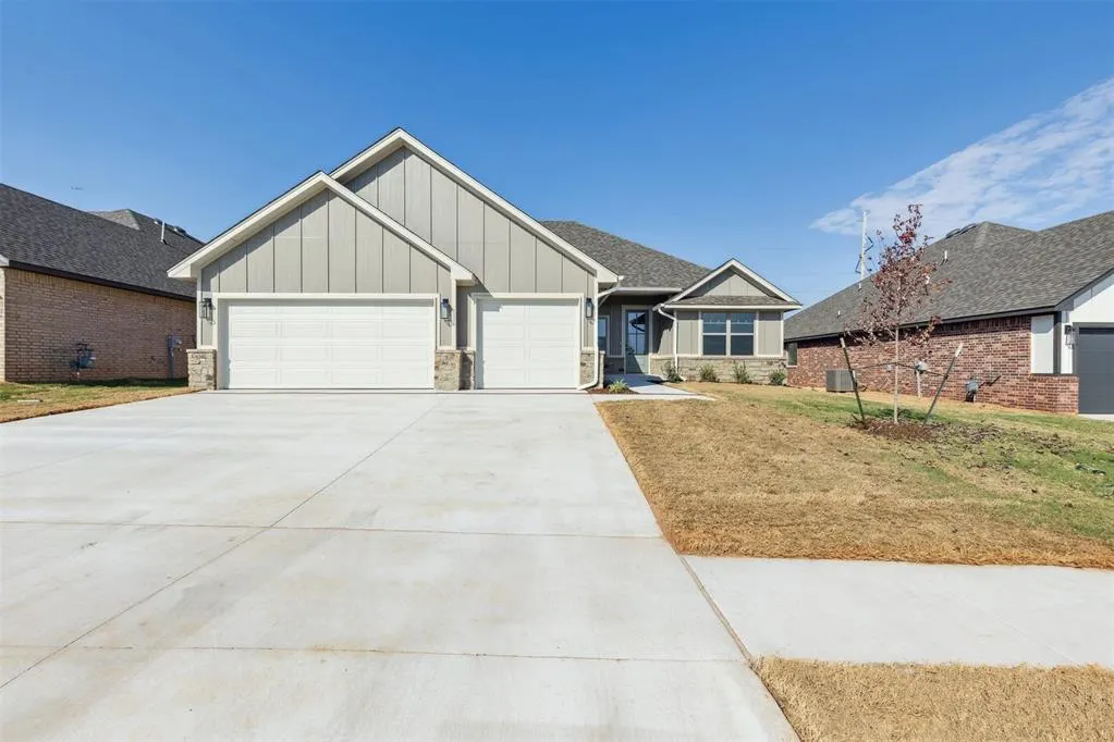 Front exterior — 1914 Hollow Crest Court, Norman, OK 73071