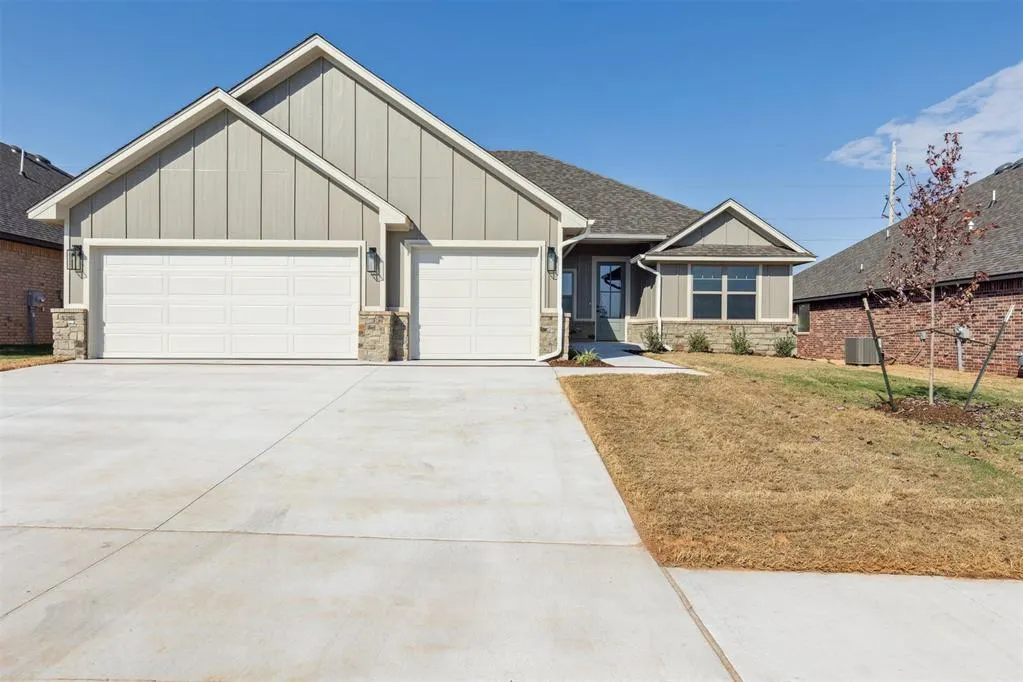 Photo 2 — 1914 Hollow Crest Court, Norman, OK 73071
