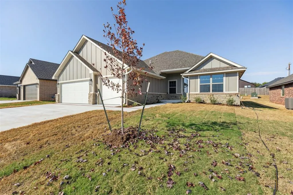 Photo 3 — 1914 Hollow Crest Court, Norman, OK 73071