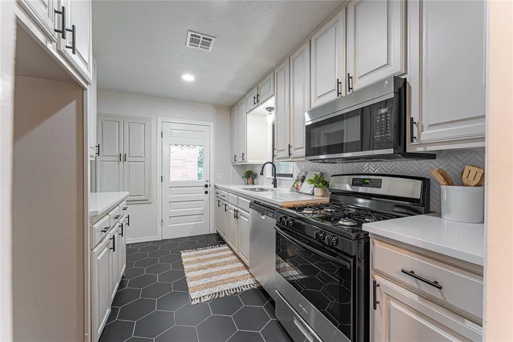 Photo 7 — 3726 N Drexel Boulevard, Oklahoma City, OK 73112