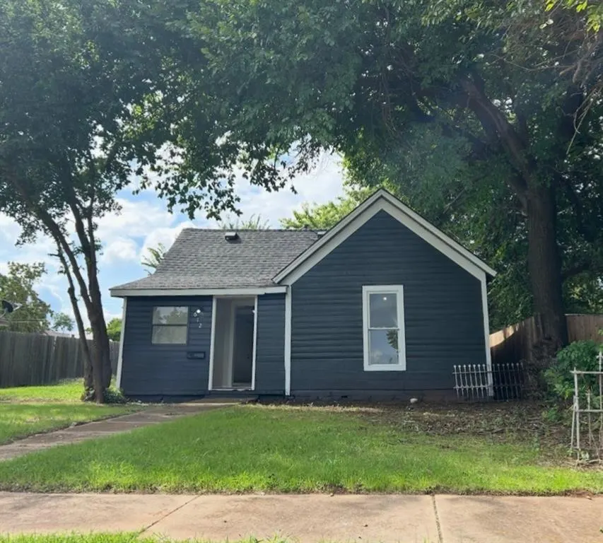 Front exterior — 612 W Broadway Corners, Anadarko, OK 73005