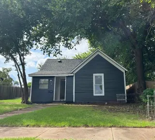 Sold home at 612 W Broadway Corners