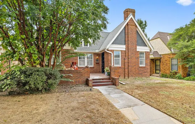 Photo 2 — 218 NW 31st Street, Oklahoma City, OK 73118