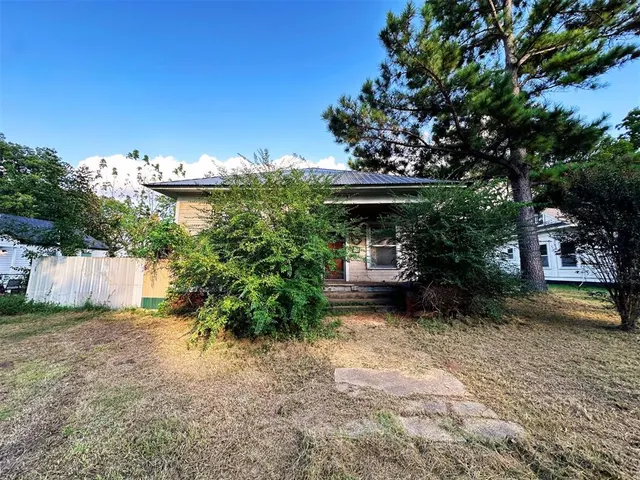 Photo 2 — 616 N 4th Avenue, Durant, OK 74701