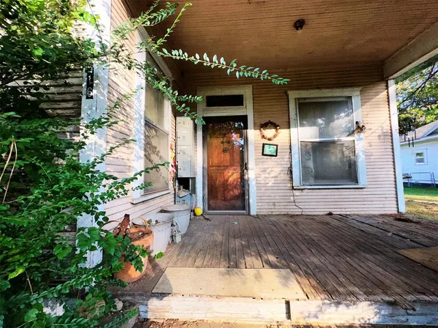 Photo 3 — 616 N 4th Avenue, Durant, OK 74701