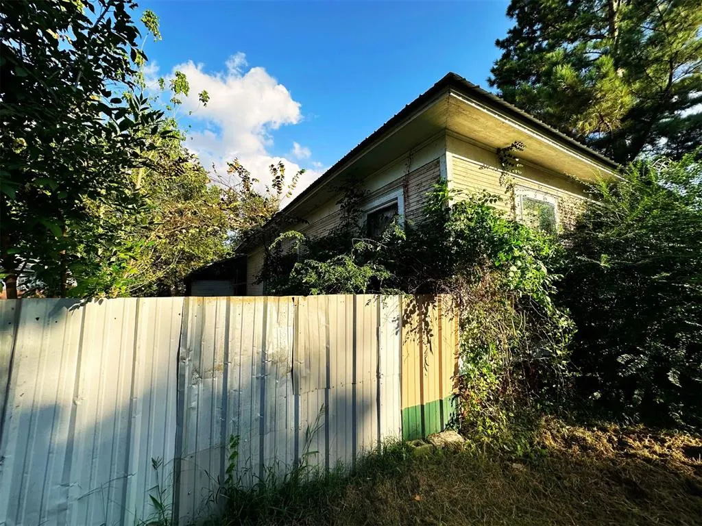 Photo 5 — 616 N 4th Avenue, Durant, OK 74701