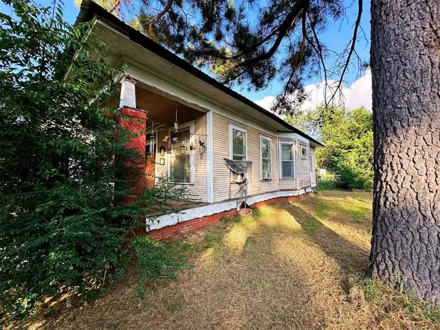 Photo 6 — 616 N 4th Avenue, Durant, OK 74701